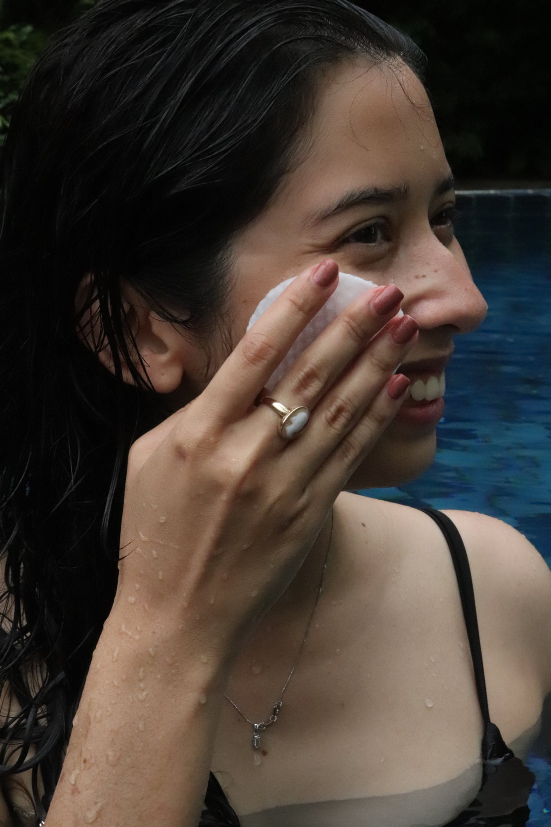 TEWL Explained: The Water Your Skin Loses Without You Seeing It